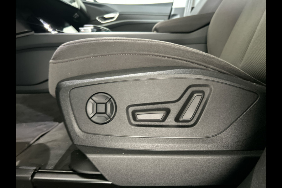 Audi e-tron 50 quattro Launch edition 71 kWh | Luchtvering | Parkeersensoren voor en achter | Aluminium dakreling | SoH (batterijcheck) 90,5 % score!