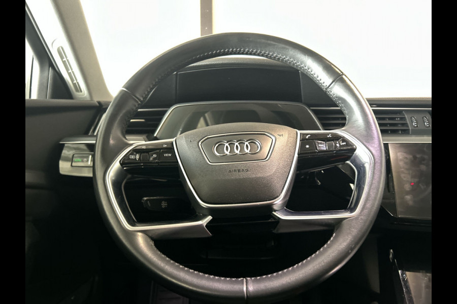 Audi e-tron 50 quattro Launch edition 71 kWh | Luchtvering | Parkeersensoren voor en achter | Aluminium dakreling | SoH (batterijcheck) 90,5 % score!