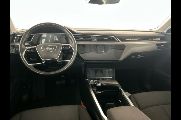 Audi e-tron 50 quattro Launch edition 71 kWh | Luchtvering | Parkeersensoren voor en achter | Aluminium dakreling | SoH (batterijcheck) 90,5 % score!