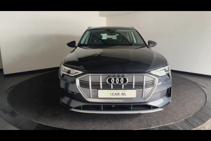 Audi e-tron 50 quattro Launch edition 71 kWh | Luchtvering | Parkeersensoren voor en achter | Aluminium dakreling | SoH (batterijcheck) 90,5 % score!