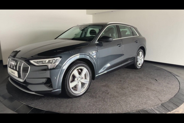 Audi e-tron 50 quattro Launch edition 71 kWh | Luchtvering | Parkeersensoren voor en achter | Aluminium dakreling | SoH (batterijcheck) 90,5 % score!