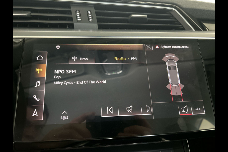 Audi e-tron 50 quattro Launch edition 71 kWh | Luchtvering | Parkeersensoren voor en achter | Aluminium dakreling | SoH (batterijcheck) 90,5 % score!