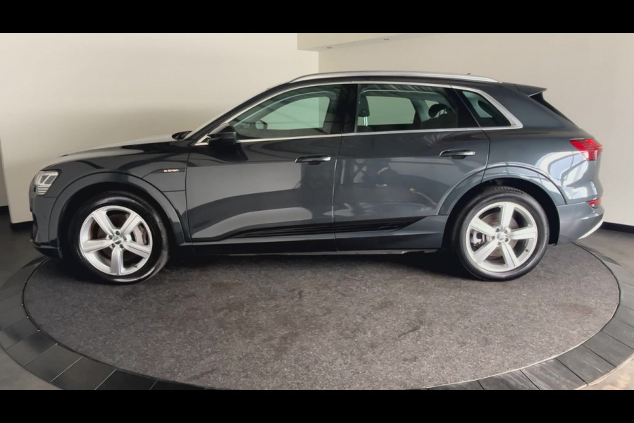 Audi e-tron 50 quattro Launch edition 71 kWh | Luchtvering | Parkeersensoren voor en achter | Aluminium dakreling | SoH (batterijcheck) 90,5 % score!