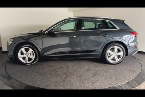 Audi e-tron 50 quattro Launch edition 71 kWh | Luchtvering | Parkeersensoren voor en achter | Aluminium dakreling | SoH (batterijcheck) 90,5 % score!
