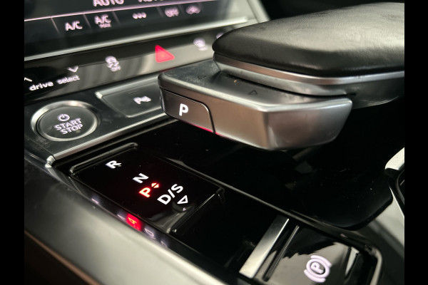 Audi e-tron 50 quattro Launch edition 71 kWh | Luchtvering | Parkeersensoren voor en achter | Aluminium dakreling | SoH (batterijcheck) 90,5 % score!