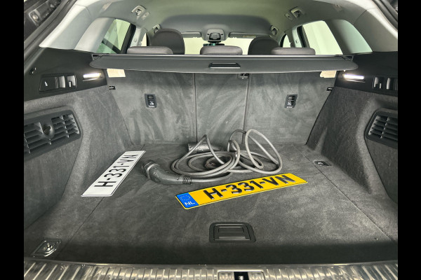 Audi e-tron 50 quattro Launch edition 71 kWh | Luchtvering | Parkeersensoren voor en achter | Aluminium dakreling | SoH (batterijcheck) 90,5 % score!