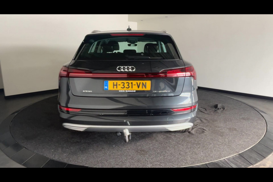 Audi e-tron 50 quattro Launch edition 71 kWh | Luchtvering | Parkeersensoren voor en achter | Aluminium dakreling | SoH (batterijcheck) 90,5 % score!