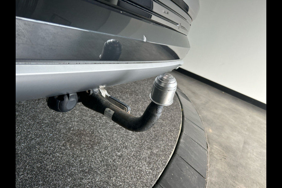 Audi e-tron 50 quattro Launch edition 71 kWh | Luchtvering | Parkeersensoren voor en achter | Aluminium dakreling | SoH (batterijcheck) 90,5 % score!