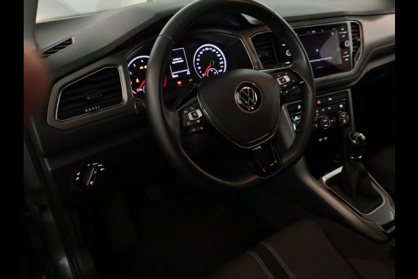 Volkswagen T-Roc 1.0 TSI Style 115 pk | Navigatie | Parkeersensoren | Autom. airco | Adaptieve cruise control | Apple Carplay/Android Auto | Volkswagen T-Roc 1.0 TSI Style 115 pk | Navigatie | Parkeersensoren | Autom. airco | Adaptieve cruise control | Apple Carplay/Android Auto |