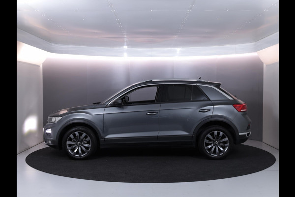 Volkswagen T-Roc 1.0 TSI Style 115 pk | Navigatie | Parkeersensoren | Autom. airco | Adaptieve cruise control | Apple Carplay/Android Auto | Volkswagen T-Roc 1.0 TSI Style 115 pk | Navigatie | Parkeersensoren | Autom. airco | Adaptieve cruise control | Apple Carplay/Android Auto |