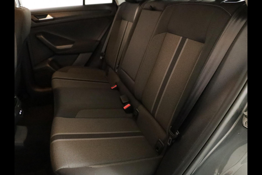 Volkswagen T-Roc 1.0 TSI Style 115 pk | Navigatie | Parkeersensoren | Autom. airco | Adaptieve cruise control | Apple Carplay/Android Auto | Volkswagen T-Roc 1.0 TSI Style 115 pk | Navigatie | Parkeersensoren | Autom. airco | Adaptieve cruise control | Apple Carplay/Android Auto |