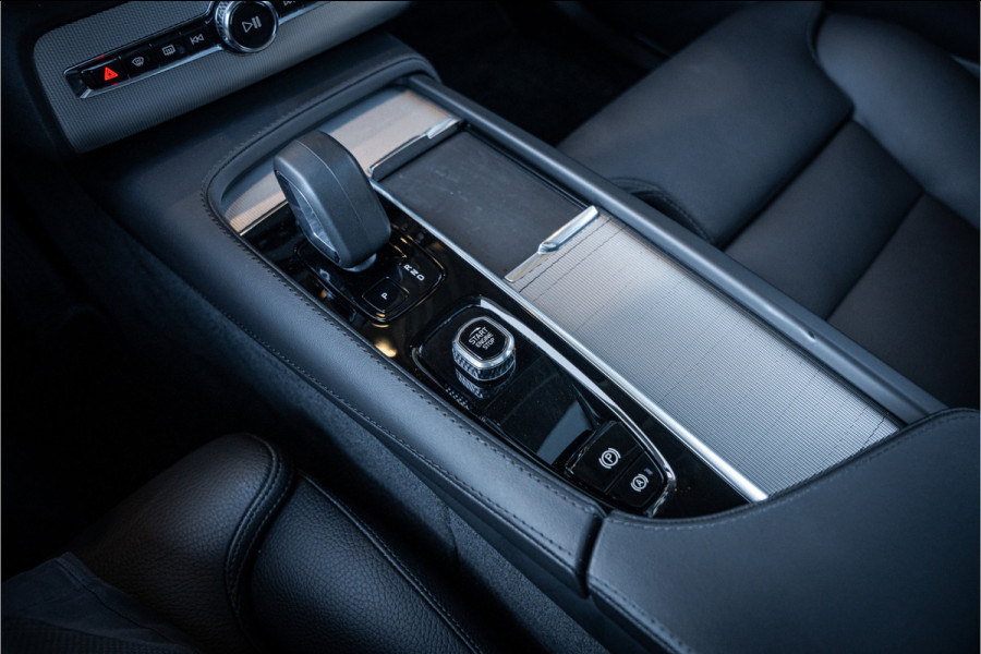 Volvo XC90 2.0 T8 Recharge AWD Ultra Dark - Panorama | H&K | Memory | 360 Camera | HUD | Keyless