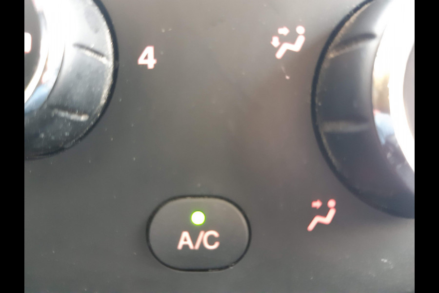 Iveco Daily 35S14 Autm. Airco Cruisecontrol Laadklep Zijdeur Dakspoiler Hoge laadbak