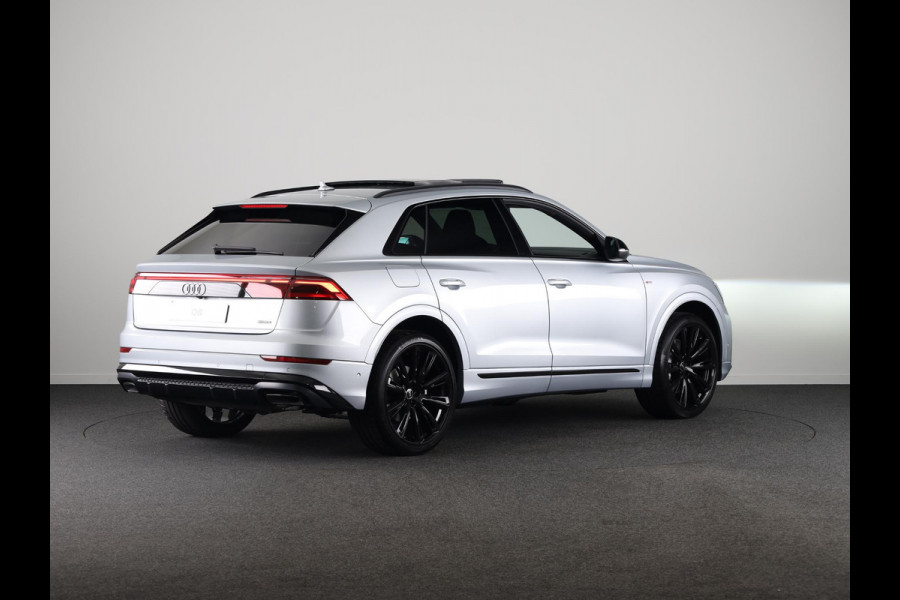Audi Q8 55 TFSI e quattro Pro Line S 394pk | Panoramadak | B&O | Vierwielbesturing | Ass.Plus.Remote | Sportstoel Plus | 23'' inch Zwart | Trekhaak |