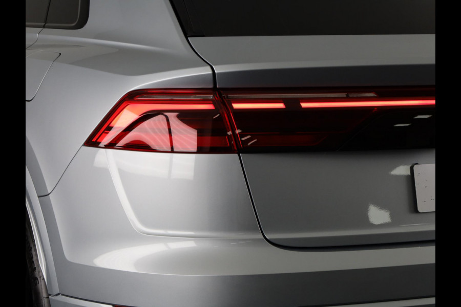 Audi Q8 55 TFSI e quattro Pro Line S 394pk | Panoramadak | B&O | Vierwielbesturing | Ass.Plus.Remote | Sportstoel Plus | 23'' inch Zwart | Trekhaak |