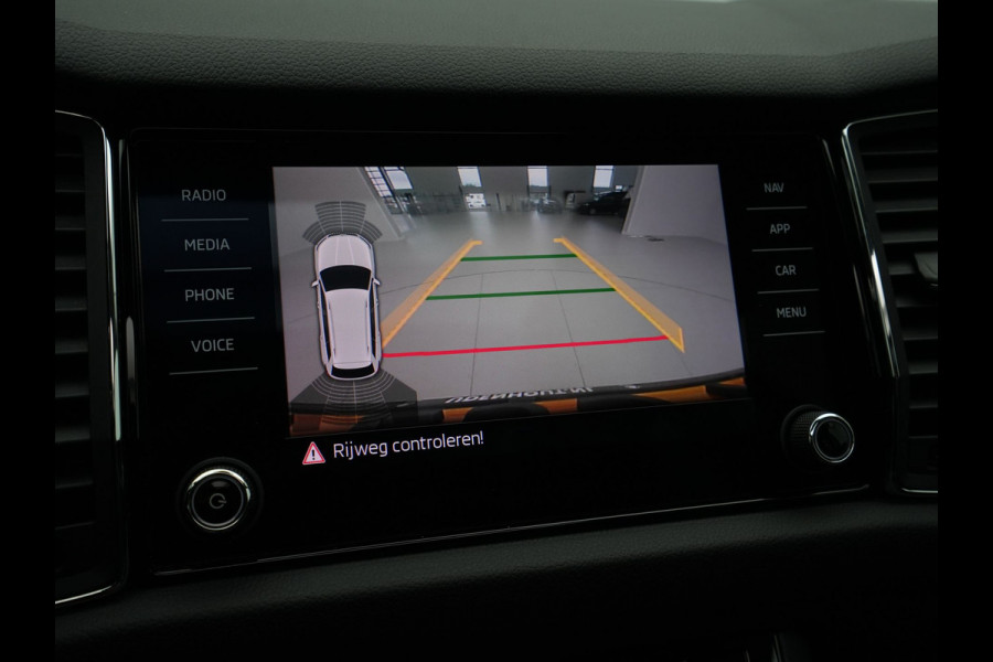 Škoda Kodiaq 1.5 150 TSI Limited Business Edition Panorama Navigatie Carplay Sideassist Stoelverwarming