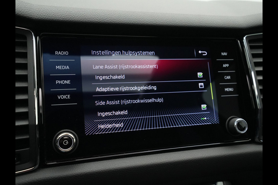 Škoda Kodiaq 1.5 150 TSI Limited Business Edition Panorama Navigatie Carplay Sideassist Stoelverwarming
