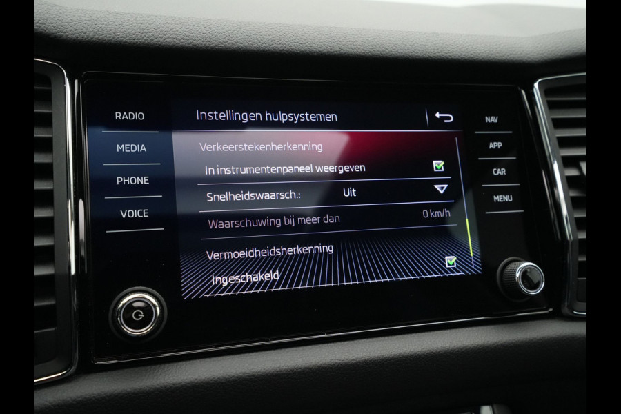 Škoda Kodiaq 1.5 150 TSI Limited Business Edition Panorama Navigatie Carplay Sideassist Stoelverwarming