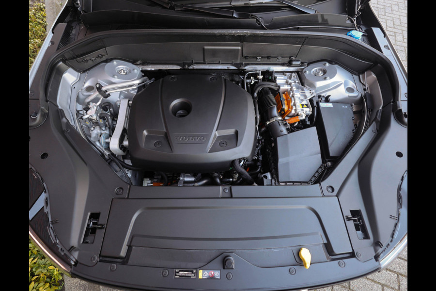 Volvo XC90 T8 AWD Ultra Dark | Pano - Trekhaak - B&W Volvo XC90 T8 AWD Ultra Dark | Pano - Trekhaak - B&W