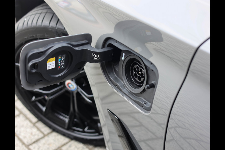 BMW 5 Serie Touring 530e xDrive | Pano - H/K - Laser - Trekhaak