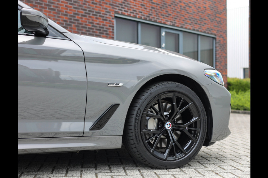 BMW 5 Serie Touring 530e xDrive | Pano - H/K - Laser - Trekhaak