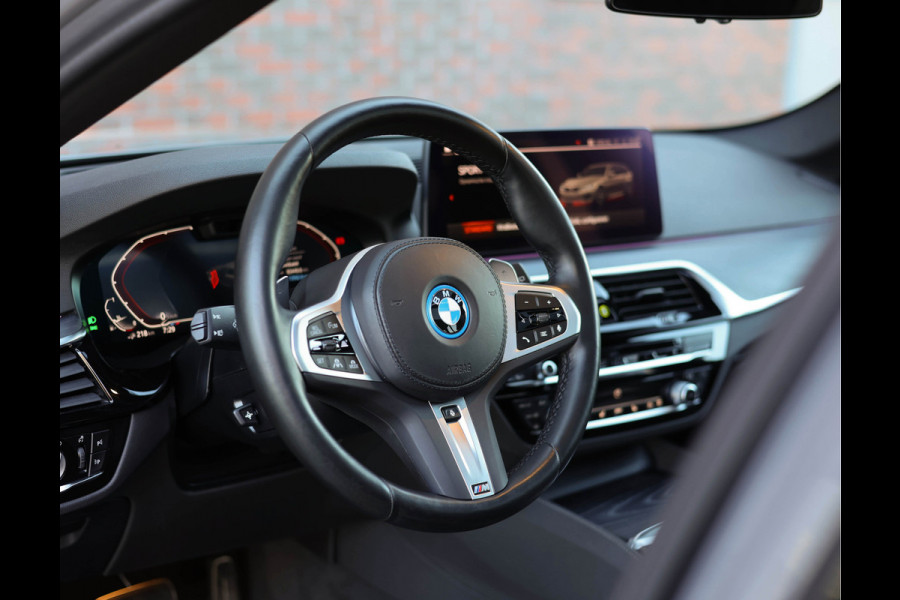 BMW 5 Serie Touring 530e xDrive | Pano - H/K - Laser - Trekhaak