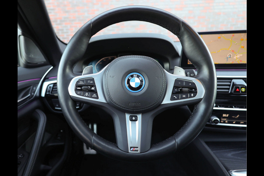 BMW 5 Serie Touring 530e xDrive | Pano - H/K - Laser - Trekhaak