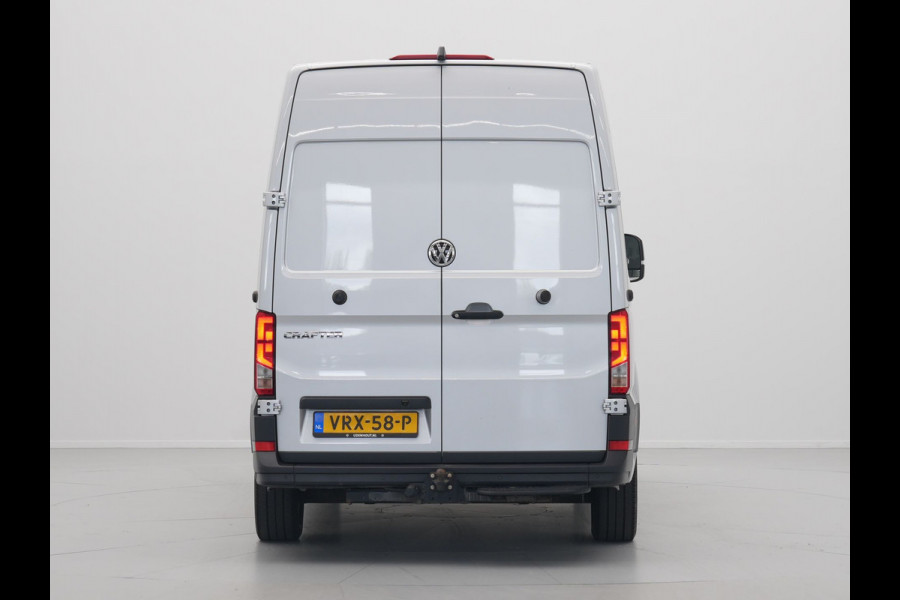 Volkswagen Crafter 35 2.0 TDI L3H3 Highline Camera Pdc Acc Trekhaak Navigatie Carplay Parkassist