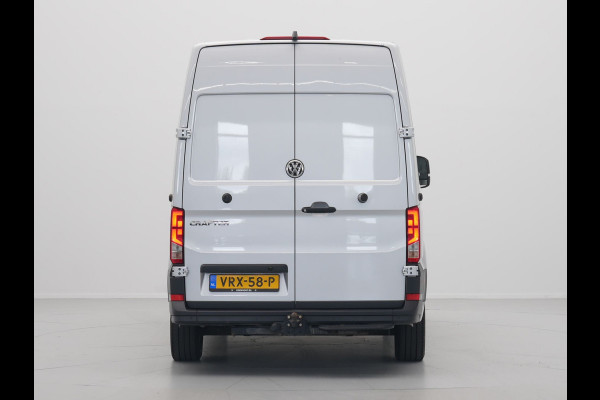 Volkswagen Crafter 35 2.0 TDI L3H3 Highline Camera Pdc Acc Trekhaak Navigatie Carplay Parkassist