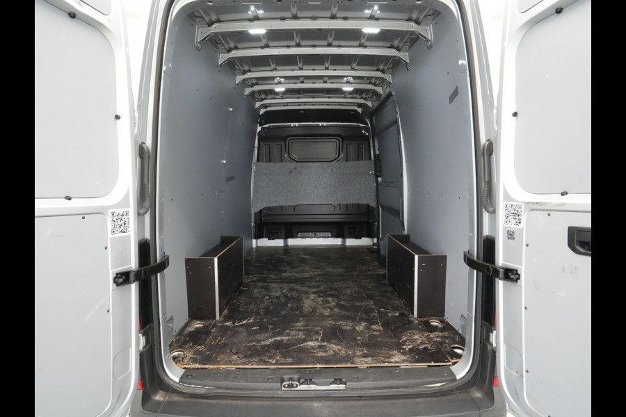 Volkswagen Crafter 35 2.0 TDI L3H3 Highline Camera Pdc Acc Trekhaak Navigatie Carplay Parkassist