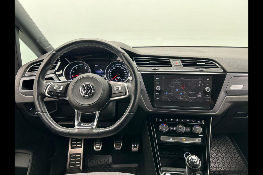 Volkswagen Touran 1.4 TSI Highline Edition R 7 Persoons Carplay Trekhaak Adaptive-cruise Camera Navigatie