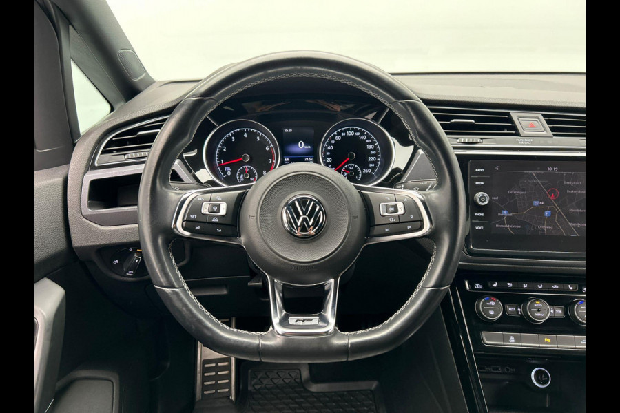 Volkswagen Touran 1.4 TSI Highline Edition R 7 Persoons Carplay Trekhaak Adaptive-cruise Camera Navigatie