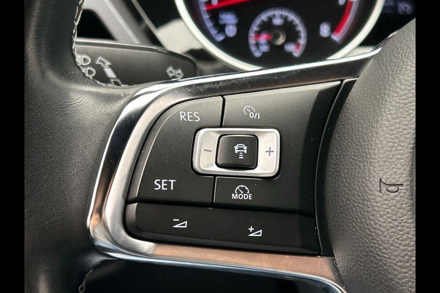Volkswagen Touran 1.4 TSI Highline Edition R 7 Persoons Carplay Trekhaak Adaptive-cruise Camera Navigatie