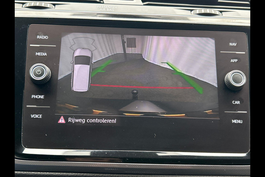 Volkswagen Touran 1.4 TSI Highline Edition R 7 Persoons Carplay Trekhaak Adaptive-cruise Camera Navigatie