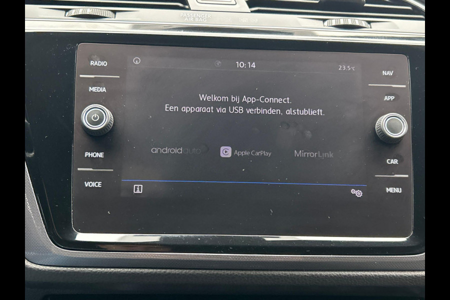 Volkswagen Touran 1.4 TSI Highline Edition R 7 Persoons Carplay Trekhaak Adaptive-cruise Camera Navigatie