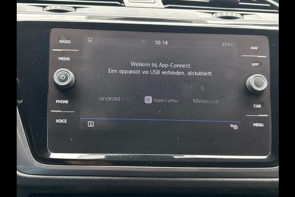Volkswagen Touran 1.4 TSI Highline Edition R 7 Persoons Carplay Trekhaak Adaptive-cruise Camera Navigatie