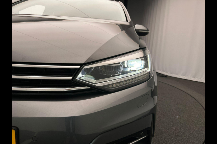 Volkswagen Touran 1.4 TSI Highline Edition R 7 Persoons Carplay Trekhaak Adaptive-cruise Camera Navigatie