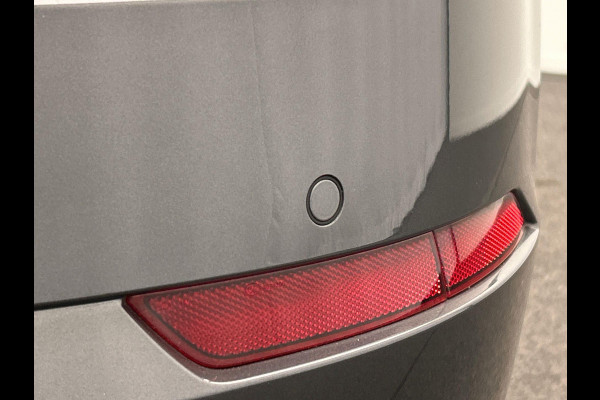 Volkswagen Touran 1.4 TSI Highline Edition R 7 Persoons Carplay Trekhaak Adaptive-cruise Camera Navigatie