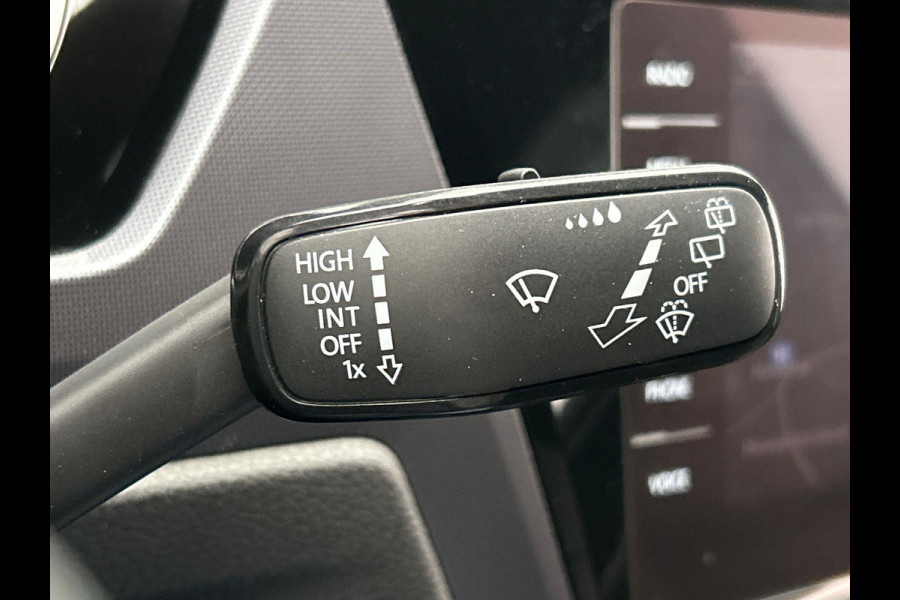 Volkswagen Touran 1.4 TSI Highline Edition R 7 Persoons Carplay Trekhaak Adaptive-cruise Camera Navigatie