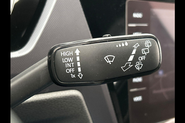 Volkswagen Touran 1.4 TSI Highline Edition R 7 Persoons Carplay Trekhaak Adaptive-cruise Camera Navigatie