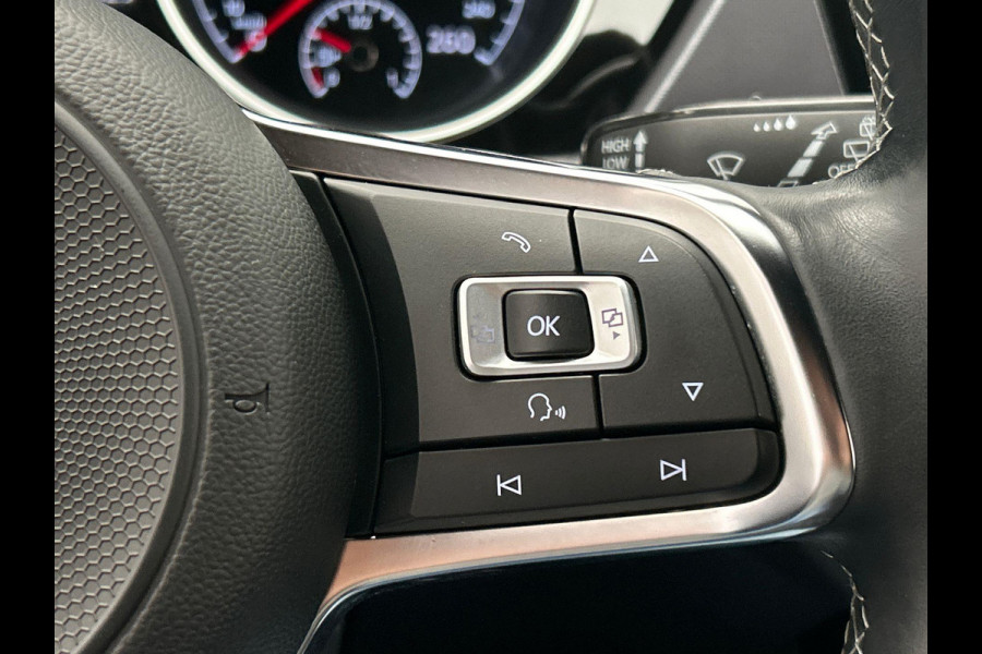 Volkswagen Touran 1.4 TSI Highline Edition R 7 Persoons Carplay Trekhaak Adaptive-cruise Camera Navigatie