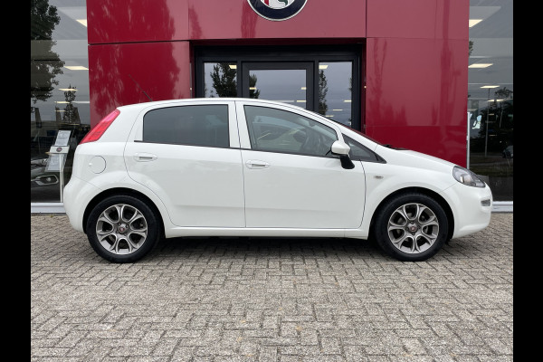 Fiat Punto Evo TwinAir Sempre 100 PK | Cruise control | Climate control | Trekhaak Fiat Punto Evo TwinAir Sempre 100 PK | Cruise control | Climate control | Trekhaak