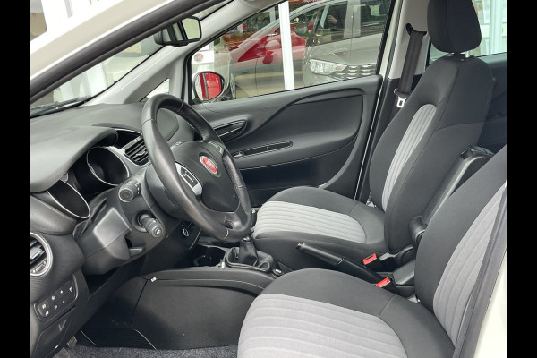 Fiat Punto Evo TwinAir Sempre 100 PK | Cruise control | Climate control | Trekhaak Fiat Punto Evo TwinAir Sempre 100 PK | Cruise control | Climate control | Trekhaak