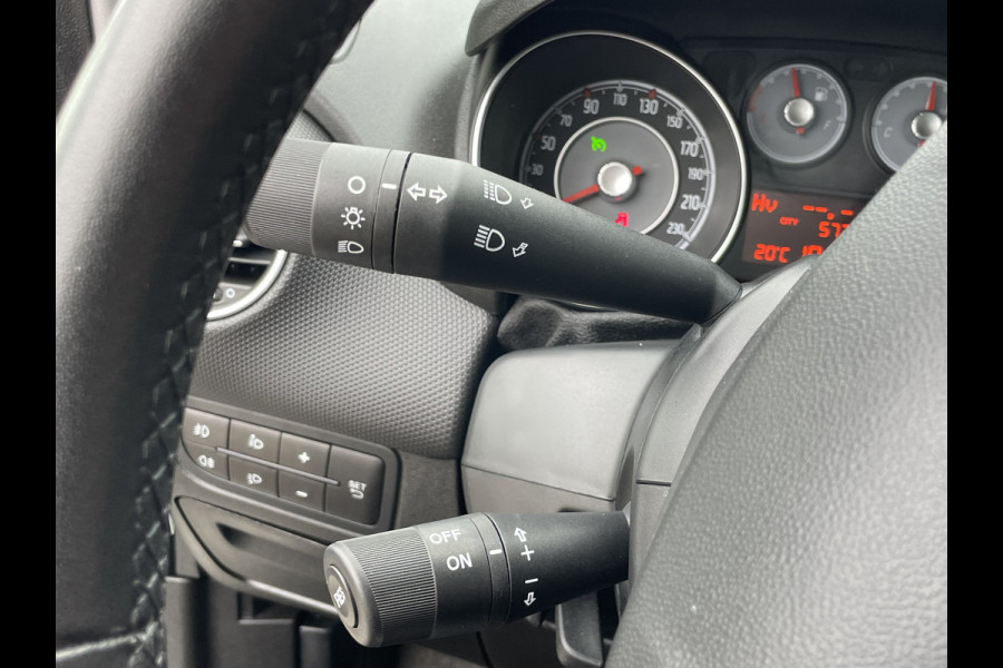 Fiat Punto Evo TwinAir Sempre 100 PK | Cruise control | Climate control | Trekhaak Fiat Punto Evo TwinAir Sempre 100 PK | Cruise control | Climate control | Trekhaak