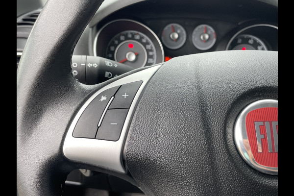 Fiat Punto Evo TwinAir Sempre 100 PK | Cruise control | Climate control | Trekhaak Fiat Punto Evo TwinAir Sempre 100 PK | Cruise control | Climate control | Trekhaak