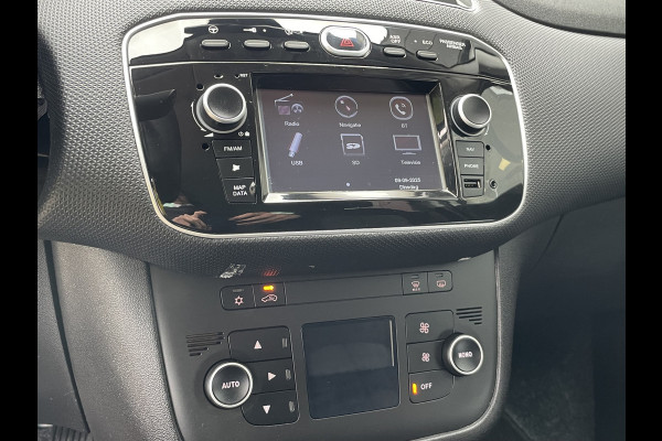 Fiat Punto Evo TwinAir Sempre 100 PK | Cruise control | Climate control | Trekhaak Fiat Punto Evo TwinAir Sempre 100 PK | Cruise control | Climate control | Trekhaak