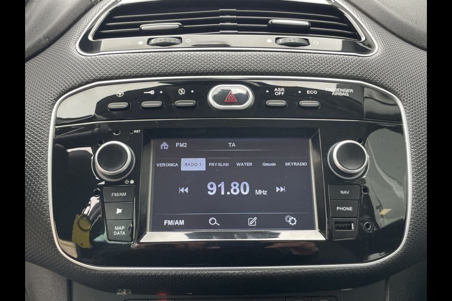 Fiat Punto Evo TwinAir Sempre 100 PK | Cruise control | Climate control | Trekhaak Fiat Punto Evo TwinAir Sempre 100 PK | Cruise control | Climate control | Trekhaak
