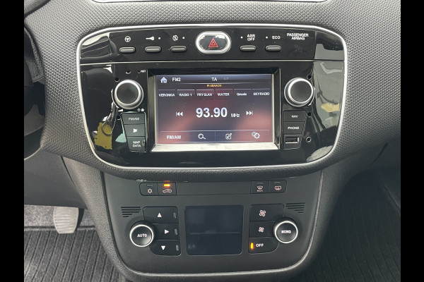 Fiat Punto Evo TwinAir Sempre 100 PK | Cruise control | Climate control | Trekhaak Fiat Punto Evo TwinAir Sempre 100 PK | Cruise control | Climate control | Trekhaak