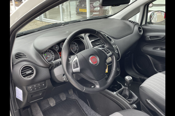 Fiat Punto Evo TwinAir Sempre 100 PK | Cruise control | Climate control | Trekhaak Fiat Punto Evo TwinAir Sempre 100 PK | Cruise control | Climate control | Trekhaak