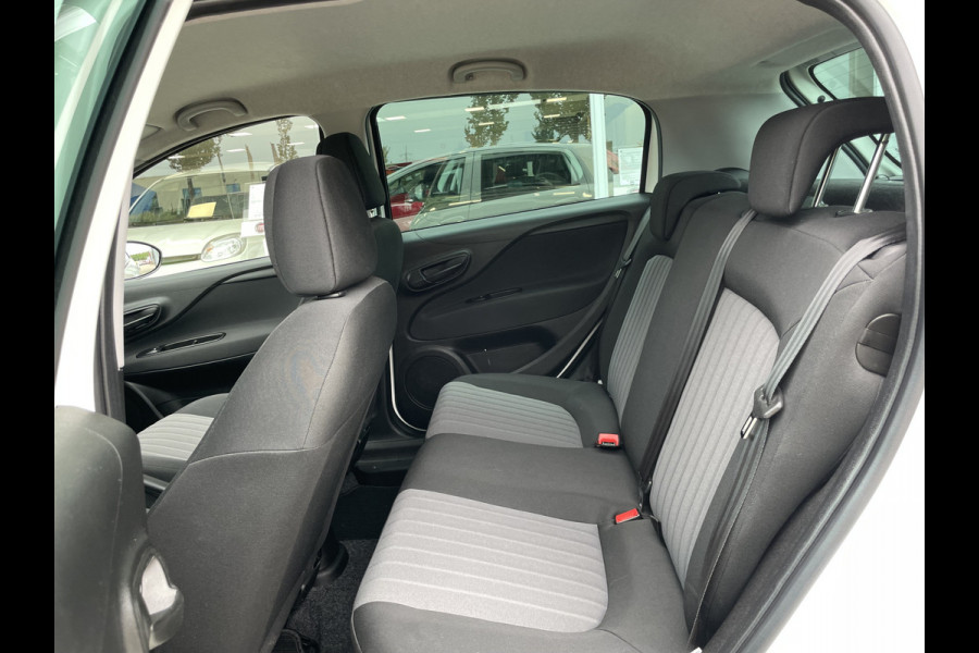 Fiat Punto Evo TwinAir Sempre 100 PK | Cruise control | Climate control | Trekhaak Fiat Punto Evo TwinAir Sempre 100 PK | Cruise control | Climate control | Trekhaak